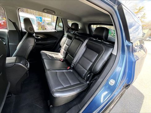 Used 2024 GMC Terrain SLT AWD/4WD image 15