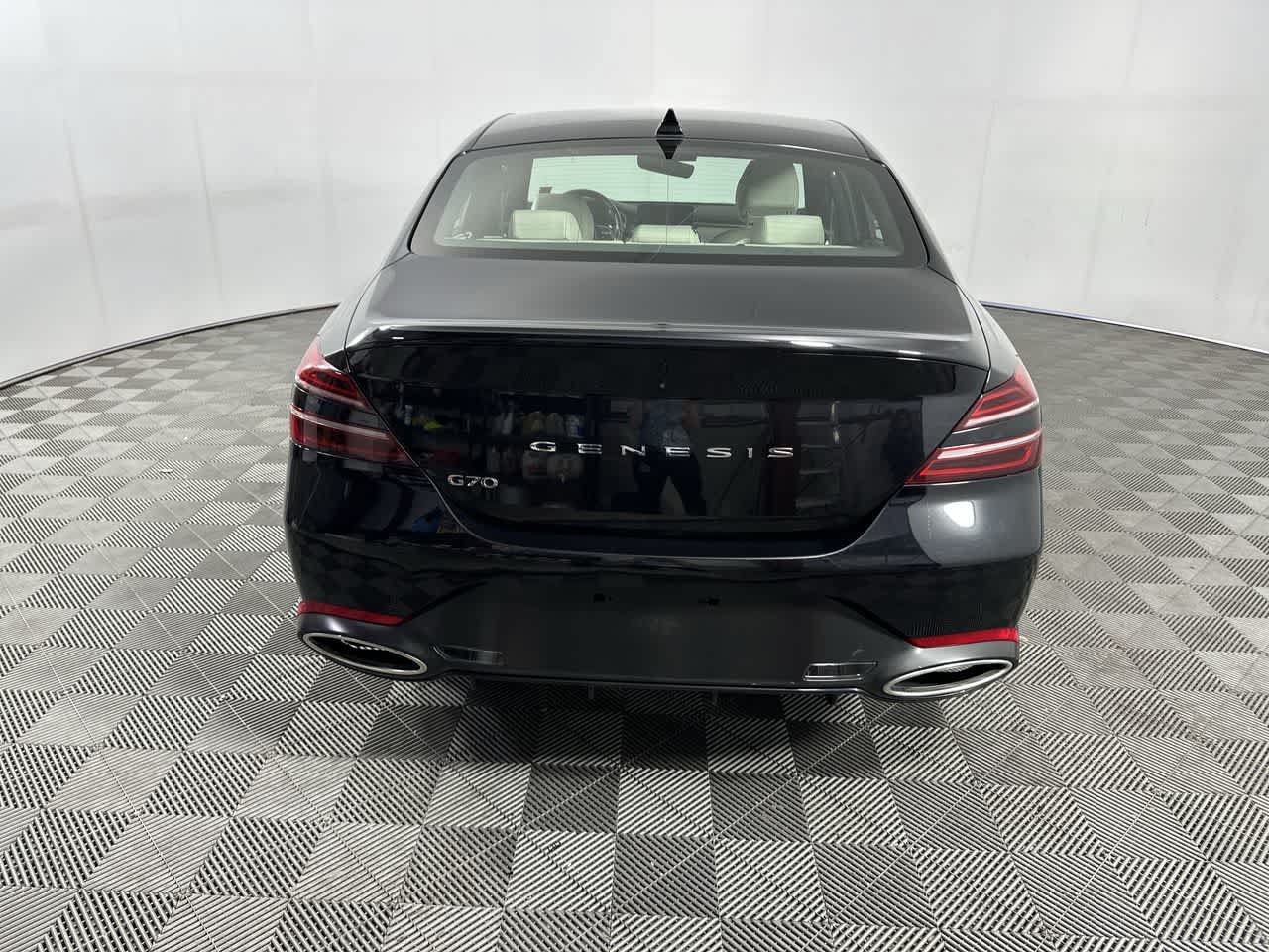 Used 2025 Genesis G70 2.5T RWD image 7