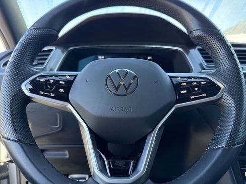 Used 2023 Volkswagen Tiguan SE R-Line image 14