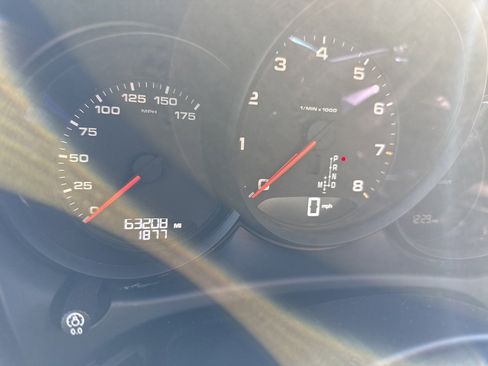 Used 2020 Porsche Macan Base w/Navigation/Power Liftga image 8