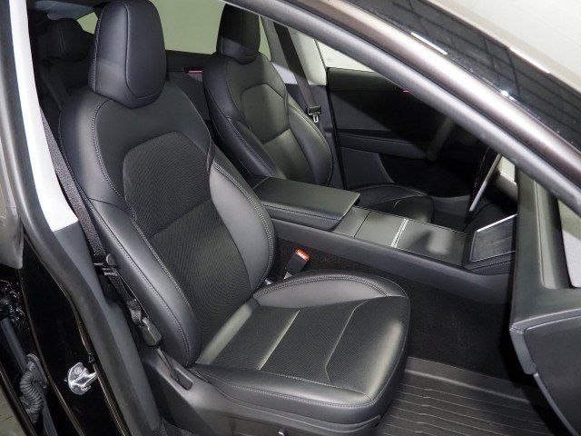 Used 2026 Tesla Model Y Long Range RWD image 2