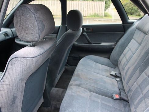 Used 1993 Subaru Legacy L FWD image 14