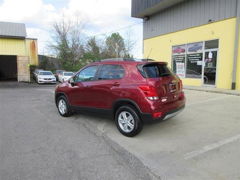 Used 2022 Chevrolet Trax LT w/ Driver Confidence Package AWD/4WD image 3