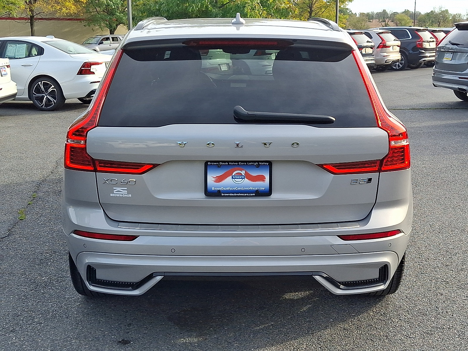 Used 2023 Volvo XC60 B5 Plus w/ Climate Package AWD/4WD image 5