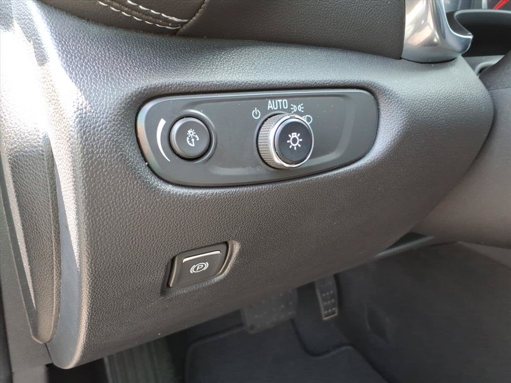 Certified 2025 Chevrolet Blazer LT FWD image 22