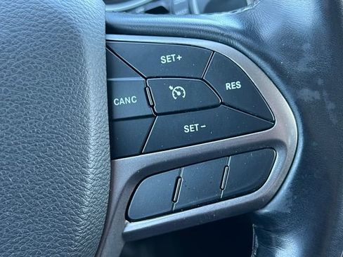 Used 2021 Jeep Cherokee Latitude Plus AWD/4WD image 21