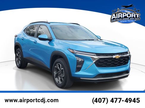 Used 2025 Chevrolet Trax LT FWD image 1