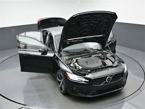 Used 2024 Volvo S60 B5 Plus image 47