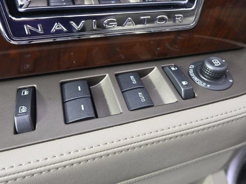 Used 2014 Lincoln Navigator 4WD image 24
