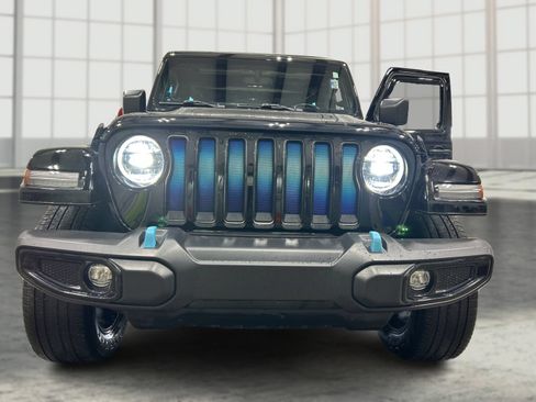 Used 2023 Jeep Wrangler Unlimited Sahara w/ Cold Weather Group AWD/4WD image 20