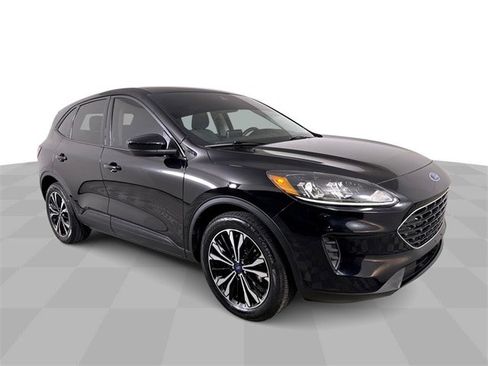 Used 2022 Ford Escape SE w/ SE Sport Appearance Package image 2