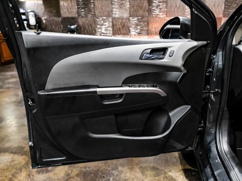 Used 2019 Chevrolet Sonic Premier FWD image 40