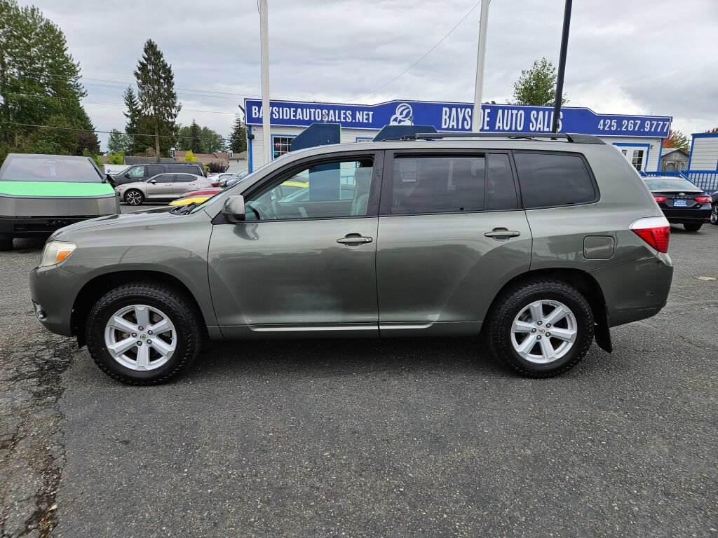 Used 2010 Toyota Highlander 4WD w/ Tow Pkg image 2