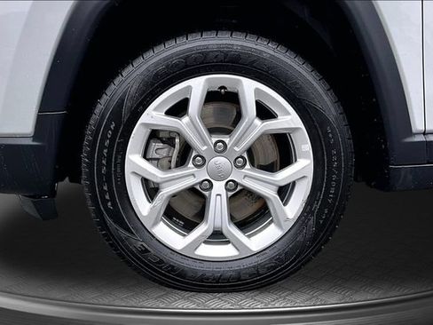 Used 2024 Jeep Compass Latitude AWD/4WD image 31