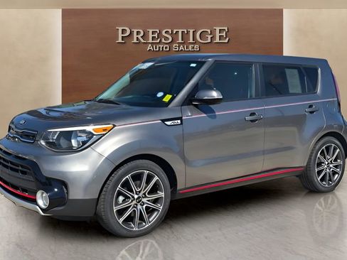 Used 2018 Kia Soul ! image 2