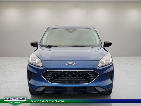 Used 2022 Ford Escape SE w/ SE Sport Appearance Package image 2