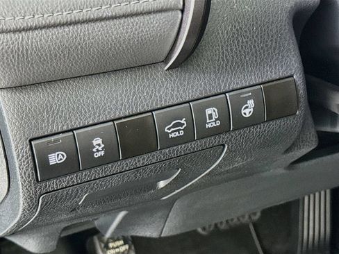 Used 2024 Toyota Camry SE FWD image 11