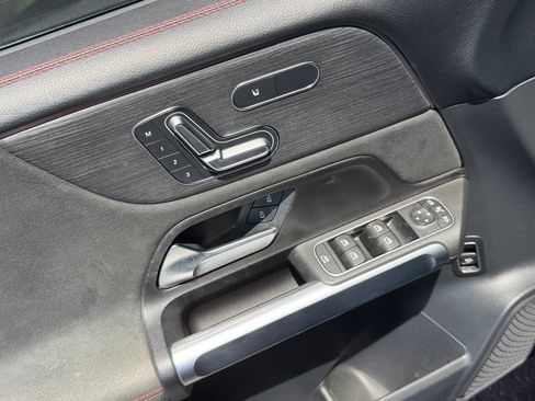 Used 2022 Mercedes-Benz GLB 250 image 13