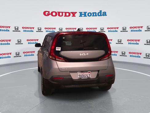 Used 2022 Kia Soul LX image 7
