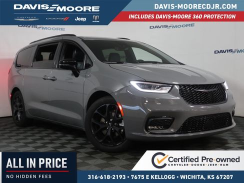 Used 2025 Chrysler Pacifica Limited FWD image 1