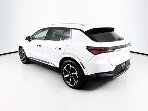 Used 2025 Chevrolet Equinox EV LT w/ Convenience Package image 5