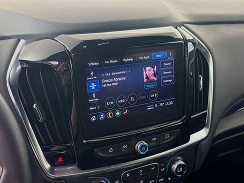 Used 2023 Chevrolet Traverse LT FWD image 18
