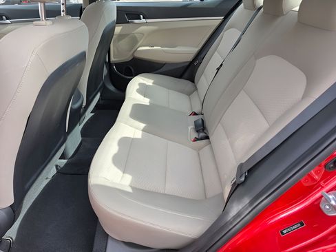 Used 2020 Hyundai Elantra SE FWD image 11
