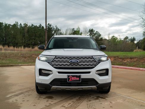 Used 2023 Ford Explorer Limited AWD/4WD image 2