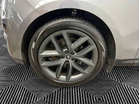 Used 2024 Land Rover Range Rover Sport SE AWD/4WD image 9