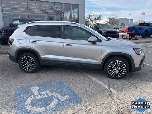 Used 2025 Volkswagen Taos SE image 36