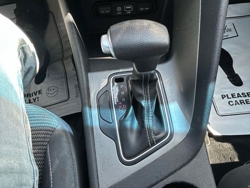 Used 2017 Kia Niro LX FWD image 25