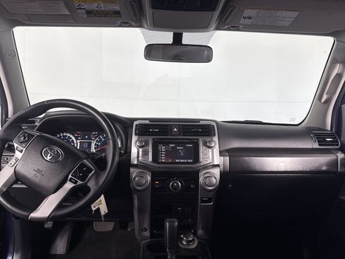Used 2017 Toyota 4Runner SR5 AWD/4WD image 23