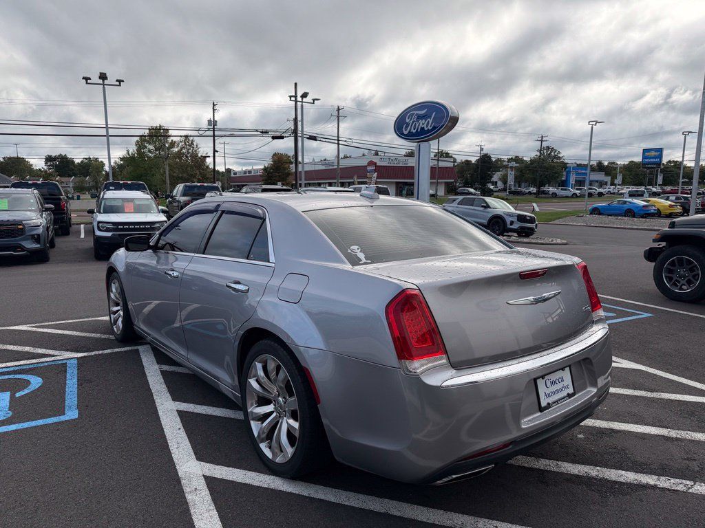 Used 2017 Chrysler 300 C RWD image 10