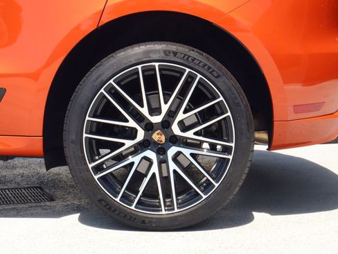 Certified 2025 Porsche Macan image 27