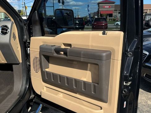 Used 2012 Ford F250 Lariat image 21