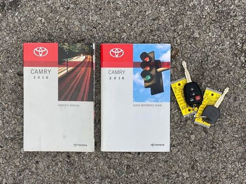 Used 2016 Toyota Camry LE FWD image 40