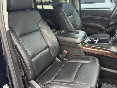 Used 2018 Chevrolet Suburban LT RWD image 12