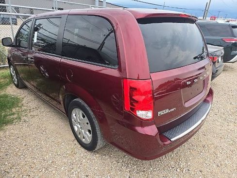 Used 2020 Dodge Grand Caravan SE w/ UConnect Hands-Free Group FWD image 2