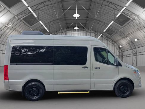 Used 2021 Mercedes-Benz Sprinter 2500 w/ Premium Package image 7
