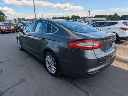Used 2016 Ford Fusion SE w/ Equipment Group 202A FWD image 5