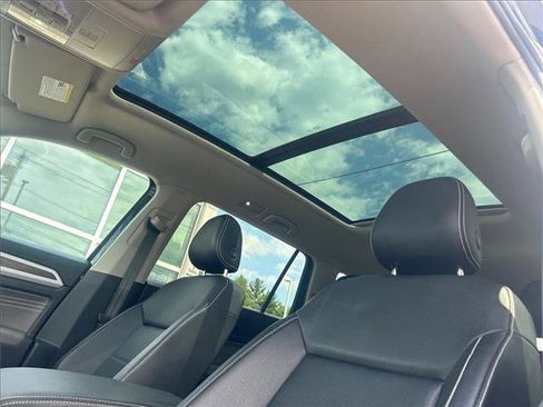 Used 2022 Volkswagen Atlas SE w/ Panoramic Sunroof Package AWD/4WD image 14
