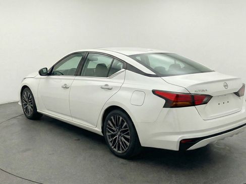 Used 2025 Nissan Altima 2.5 SV image 6