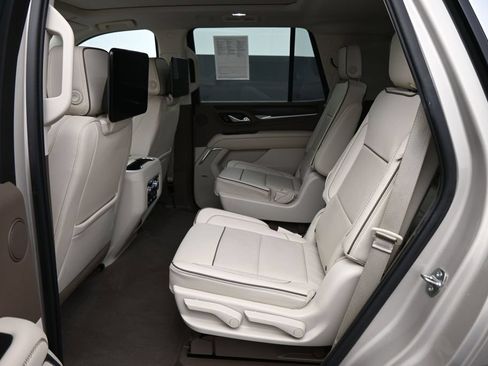 Used 2021 GMC Yukon Denali w/ Denali Premium Package RWD image 16