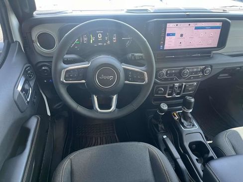 Used 2025 Jeep Wrangler Unlimited Sahara AWD/4WD image 17