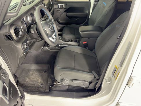 Used 2023 Jeep Wrangler Unlimited Rubicon 4xe image 5