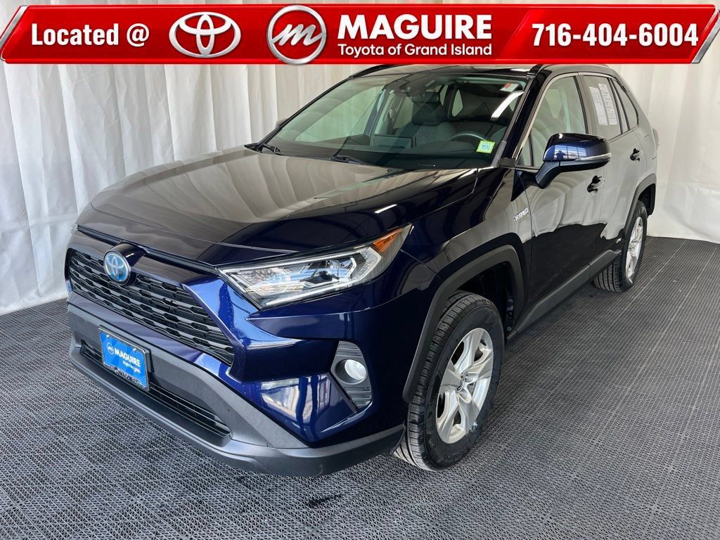 Used 2021 Toyota RAV4 XLE w/ XLE Grade Weather Package AWD/4WD image 1
