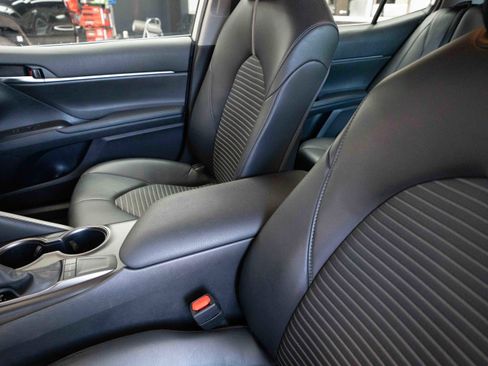 Used 2024 Toyota Camry SE image 10