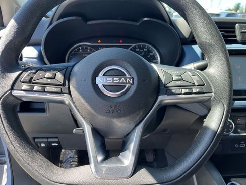 Used 2025 Nissan Versa SV image 28