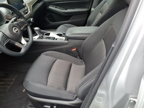 Used 2024 Nissan Altima 2.5 SV AWD/4WD image 8