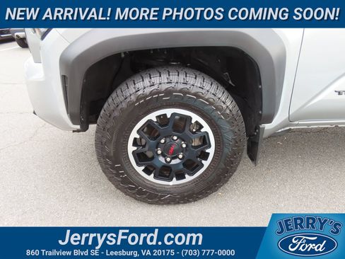 Used 2024 Toyota Tacoma TRD Off-Road w/ TRD Off Road Premium Package AWD/4WD image 14